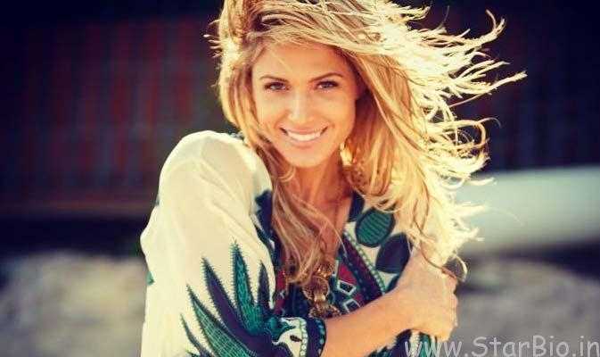 Torrie Wilson photo