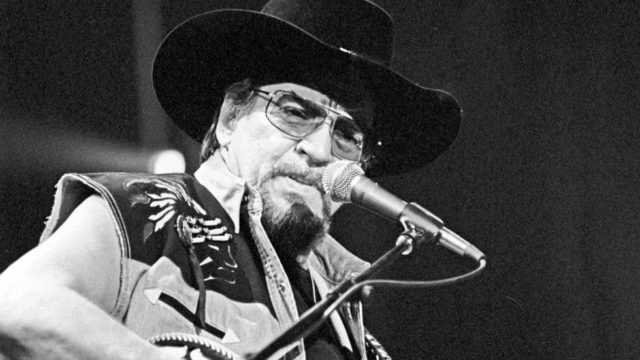 waylon jennings e1531865278485