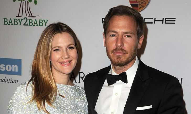 Will Kopelman is currently dating Karen Elson.