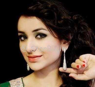 Yumna Zaidi Height, Weight, Age, Wiki, Biography, Boyfriend, Family