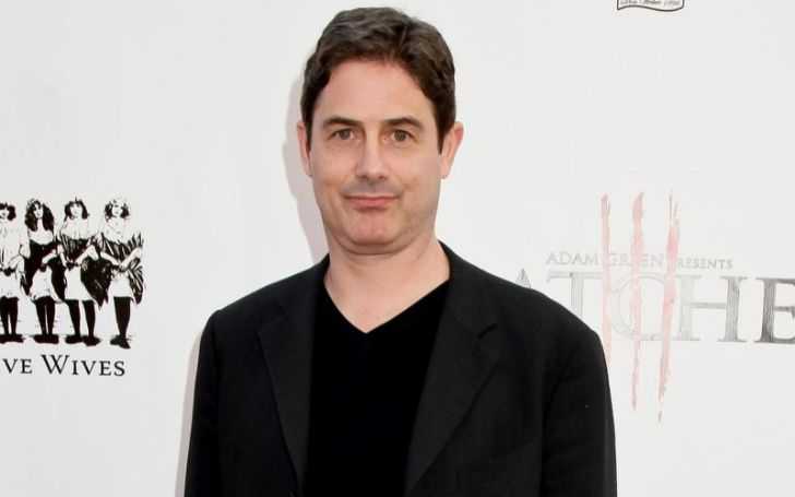Zach Galligan holds a net worth of $500,000.