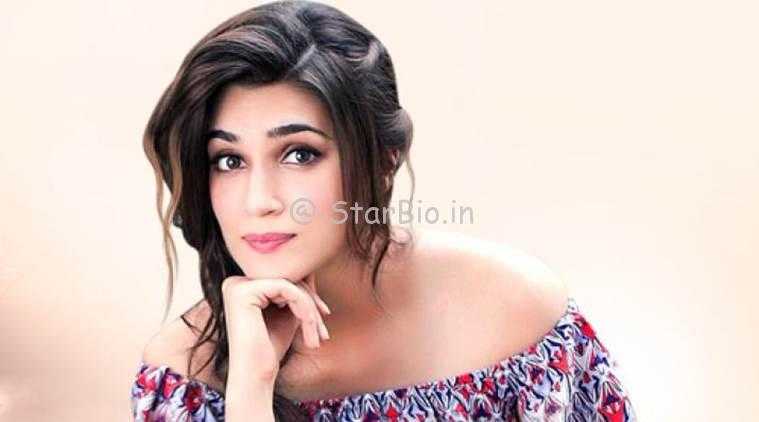 1524567543 Kriti Sanon Height Weight Age Husband Family Biography Wiki